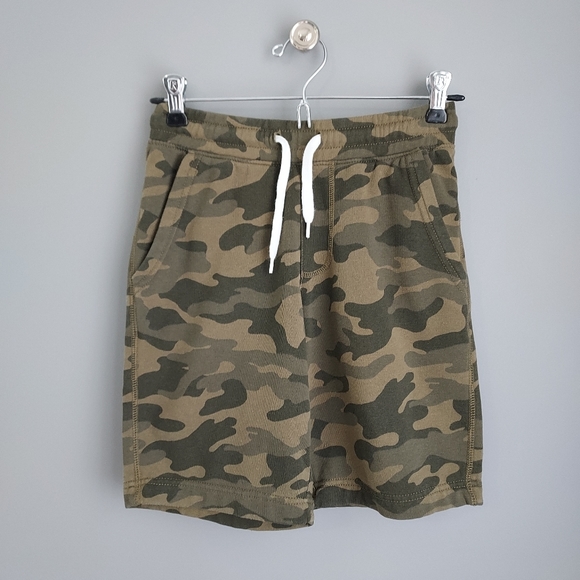 2 pair; Old Navy Camo (1) and Gray (1) Jogger Shorts for Boys, size 10-12 - Picture 8 of 13